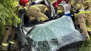 Wyciągnęli ją z wraku auta. 18-latka nie przeżyła wypadku