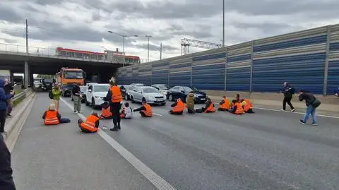 Ostatnie Pokolenie blokuje trasę S8