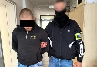 Bez powodu ciężko ranił maczetą młodego mężczyznę