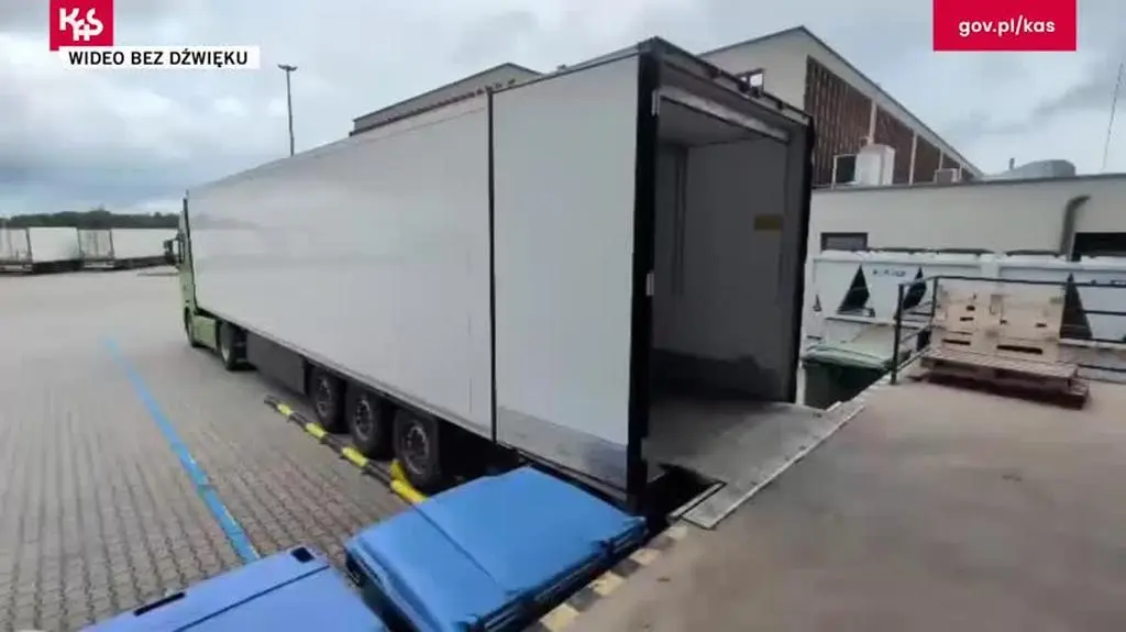 Nielegalne papierosy w kartonach z warzywami