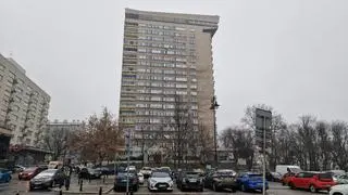 "Młotek". Nietypowy wieżowiec przy Smolnej