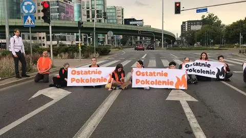 Aktywiści klimatyczni znów w akcji. Zablokowali ważną ulicę