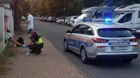Strażnicy miejscy pomogli rannemu 22-latkowi 