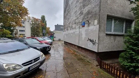 Mieszkańcy nie chcą paczkomatu przy ścianie bloku