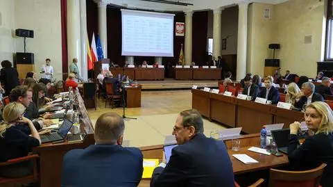 Sesja Rady Warszawy w sprawie ograniczenia sprzedaży alkoholu nocą