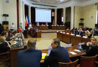 Nocna prohibicja w stolicy. "Absolutny szok" na sesji Rady Warszawy. Posłanka: czasem trzeba zrobić krok wstecz