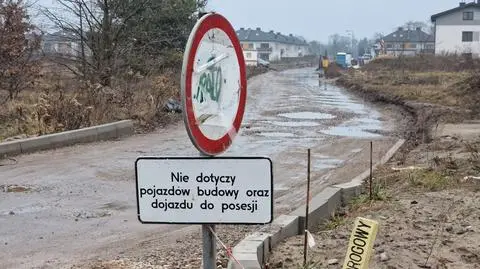 "Kolizja ze stacją energetyczną", brakuje 300 metrów nowej drogi