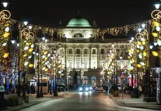 Spacery w blasku świątecznej iluminacji. Trakt Królewski zmieni się w deptak
