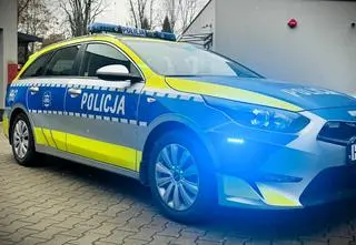 Pogryzł policyjny radiowóz. Został wydalony z Polski