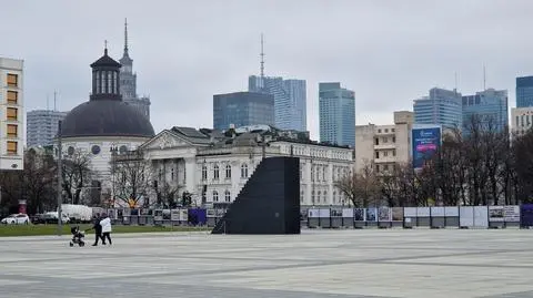 "Jestem przeciwnikiem, żeby ten pomnik zniknął z placu"