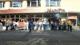 Protest przed sklepem MarcPol