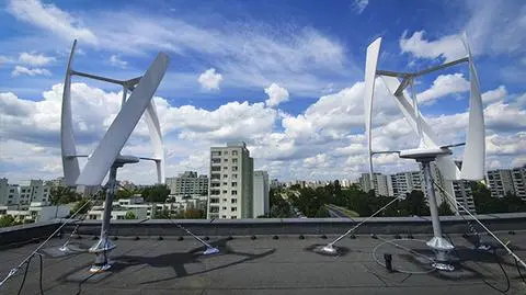 Zielona energia prosto z dachu. Turbiny wiatrowe na dachu ratusza