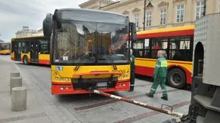 Autobus zablokował Krakowskie Przedmieście