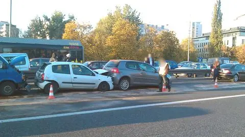 Wypadek 4 samochodów na Trasie Łazienkowskiej