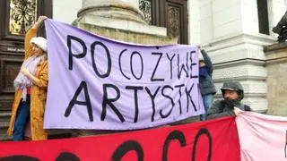 Manifestacja przed Zachętą 