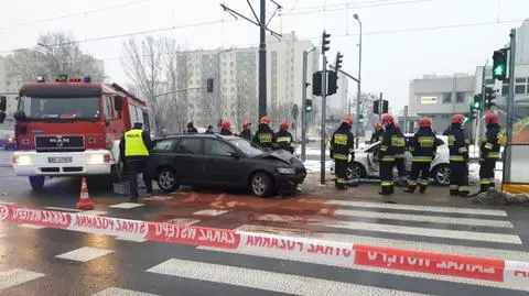 Zablokowane torowisko po zderzeniu samochodów