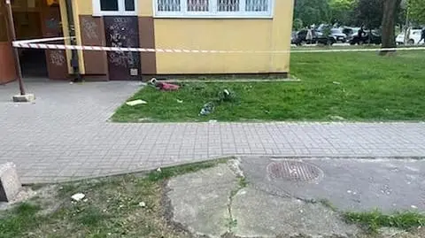 Z okna na 10. piętrze wypadały sprzęty domowe