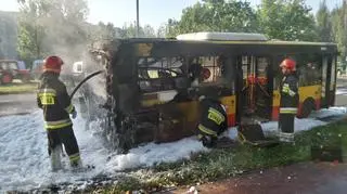 Autosbus spłonął na Bielanach