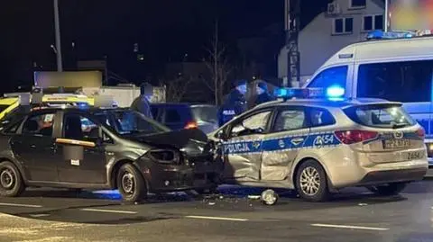Radiowóz zderzył się z taksówką. Skończyło się pouczeniem dla policjanta 