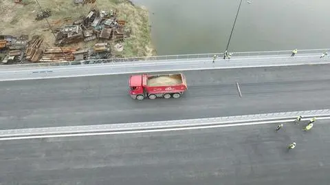 Próby obciążeniowe na Łazienkowskim. Tak wyglądały z drona