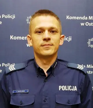 Policjanci pomogli krztuszącemu się dziecku 