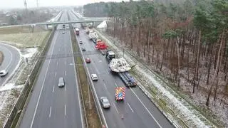 Transport elementów maszyny TBM przy węźle Janki