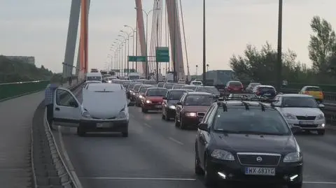 Korek na Siekierkowskim przez zepsute renault