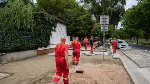 Budują chodnik i aleję spacerową. Kolejne zmiany w alei Wojska Polskiego 