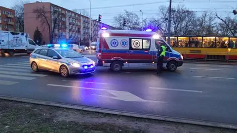 Potrącenie pieszego na Ochocie. Mężczyzna zmarł w szpitalu