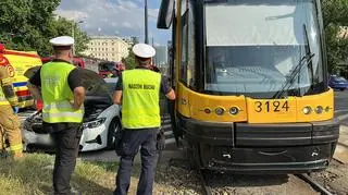 Kierująca bmw zderzyła się z tramwajem 