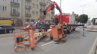 Podnośnik spadł na ulicę