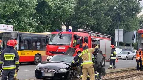 Auto na torowisku, tramwaje zmieniły trasę 