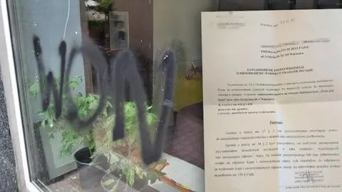 "WON" na szybie kawiarni prowadzonej przez autystów. Policja bezradna