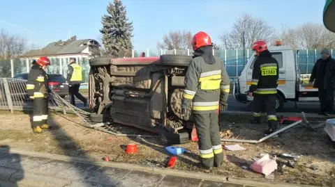 Rozbity chevrolet na Wale Miedzeszyńskim