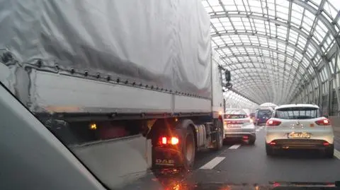 Drobne kolizje, duże problemy. Dzień jak co dzień na S8