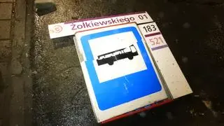 Auto zablokowało torowisko na Grochowskiej