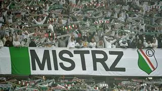 Legia znosi karty kibica