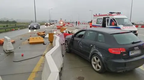 Audi wjechało w barierki na A2