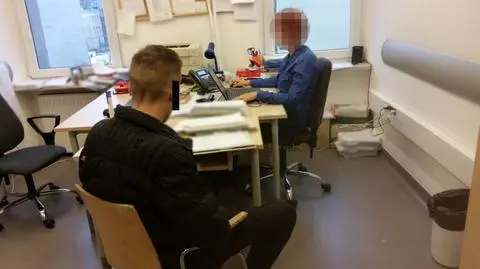"Skuli, uderzali pięściami, kopali, strzelali z pistoletu na kulki"