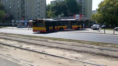 Autobus stanął w poprzek jezdni. "Awaria układu pneumatycznego"