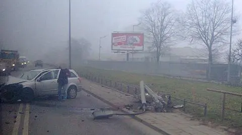 Ściął latarnię i zablokował ruch