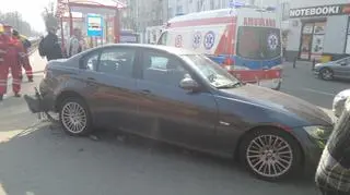 BMW wpadło na przystanek