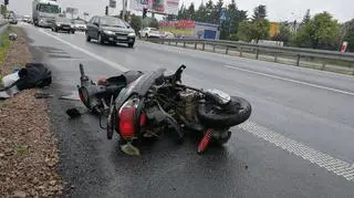 Zderzenie auta z motocyklem w Łomiankach