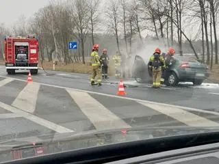 Na trasie zapalił się samochód