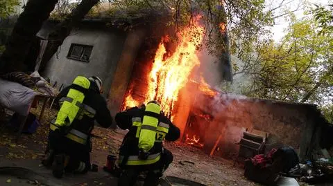 Pożar pustostanu na Mokotowie. "Mieszkali w nim bezdomni"