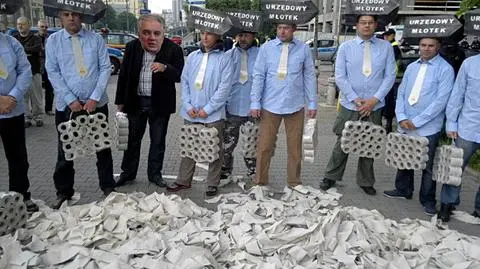 Minister Gowin i młotki: pikieta taksówkarzy