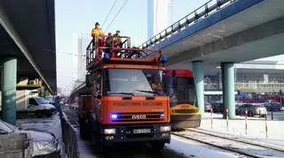 Dźwig zerwał sieć trakcyjną. Tramwaje stoją