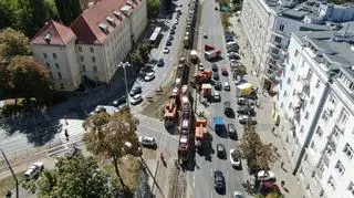 Zderzenie samochodu i tramwajów