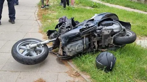 Skuterzysta wjechał w auto dostawcze