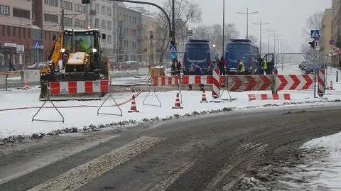 Usunięto awarię wodociągową na Grochowskiej. Ulica znów przejezdna